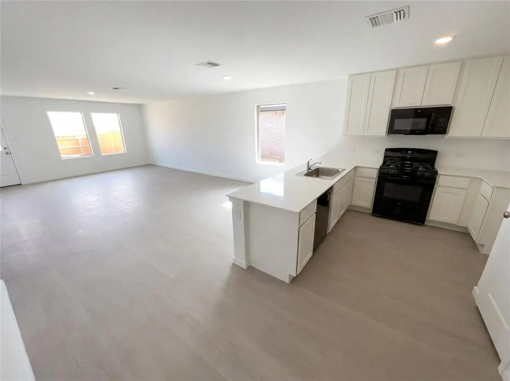 Photo 2 — 3720 Los Cabos Drive, Mustang, OK 73064