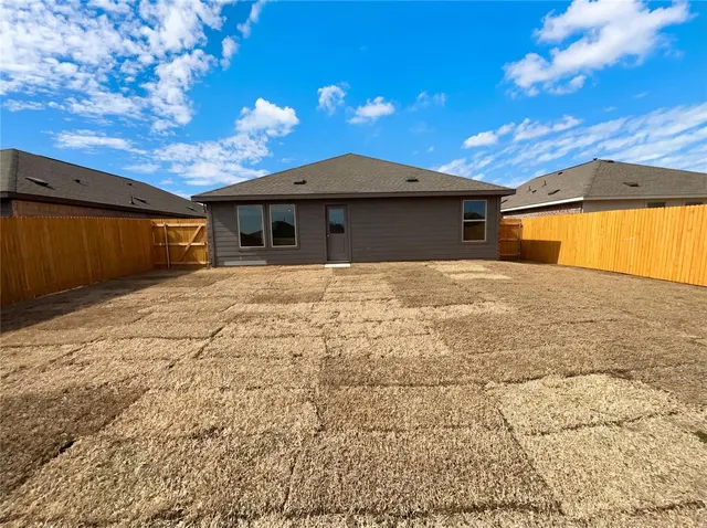 Photo 5 — 3720 Los Cabos Drive, Mustang, OK 73064