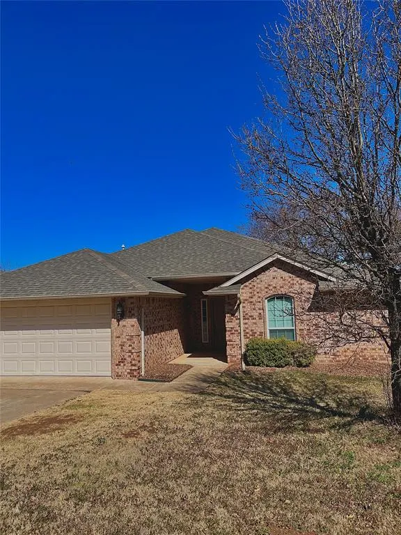 Front exterior — 929 Eagle Cliff Drive, Norman, OK 73072