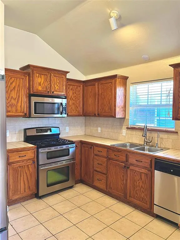 Photo 3 — 929 Eagle Cliff Drive, Norman, OK 73072