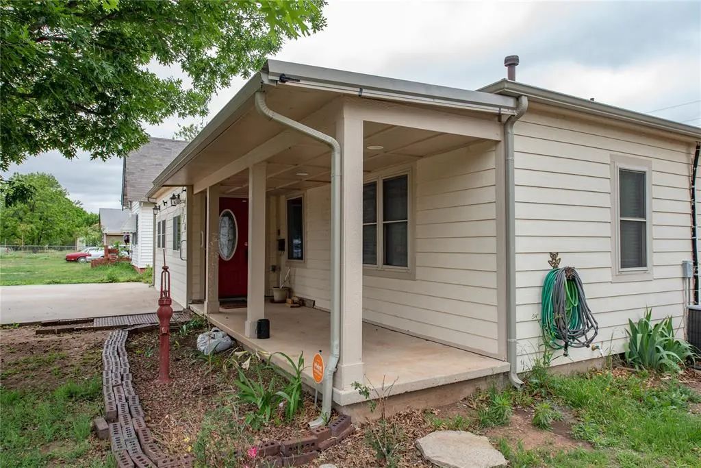 Photo 3 — 216 N Hitchcock Street, Hobart, OK 73651