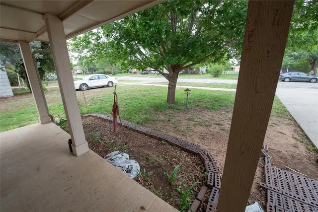 Photo 4 — 216 N Hitchcock Street, Hobart, OK 73651