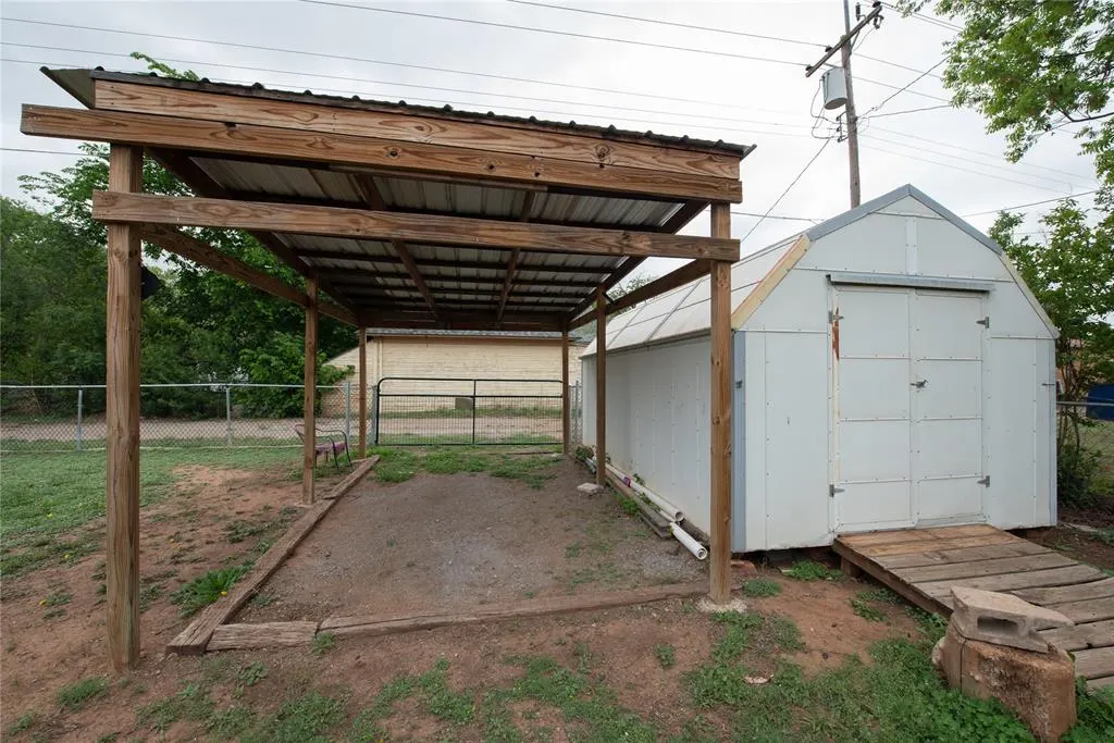 Photo 30 — 216 N Hitchcock Street, Hobart, OK 73651