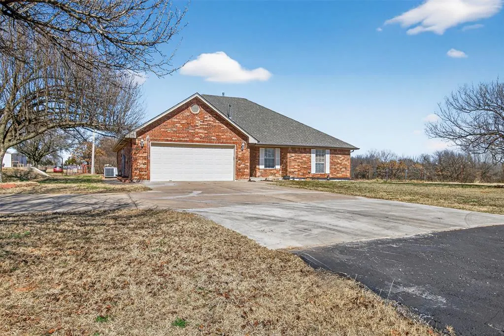 Photo 2 — 2885 NW 16th Street, Newcastle, OK 73065
