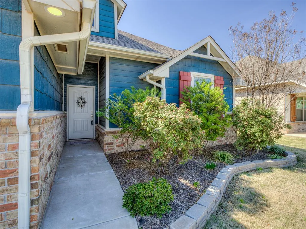 Photo 2 — 4013 Palisade Lane, Oklahoma City, OK 73179