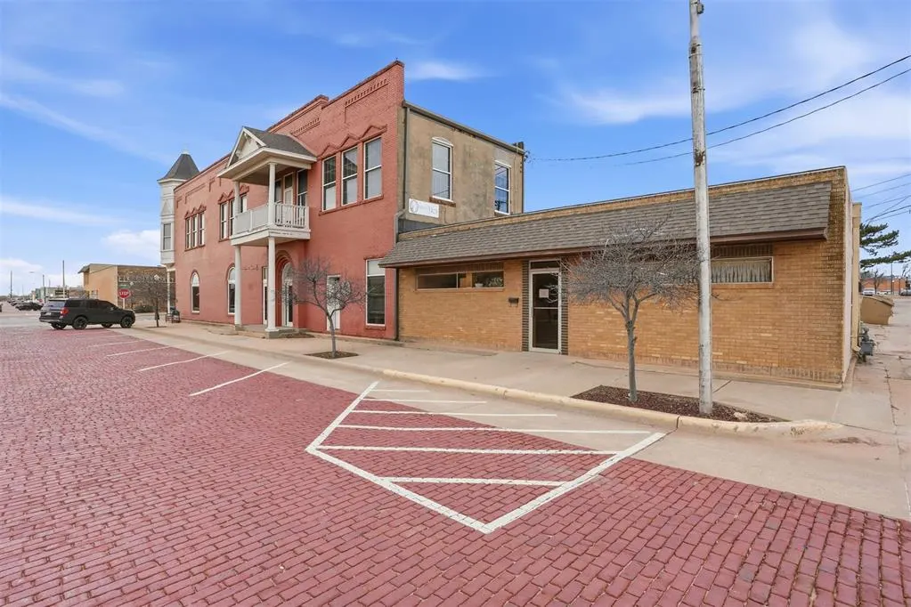 Front exterior — 115 N Jefferson Avenue, Elk City, OK 73644
