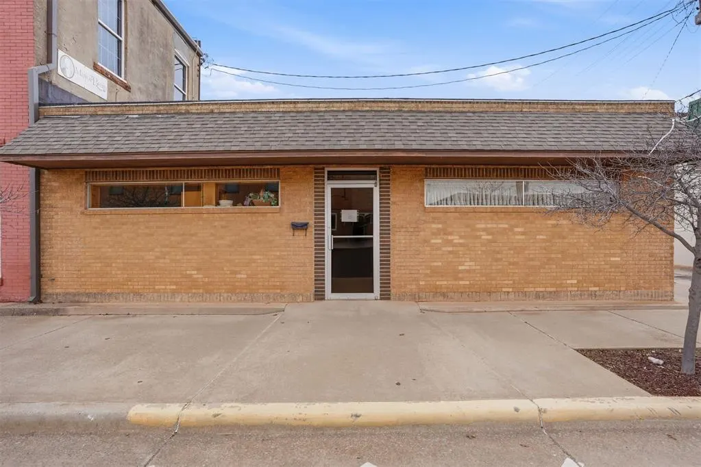 Photo 3 — 115 N Jefferson Avenue, Elk City, OK 73644