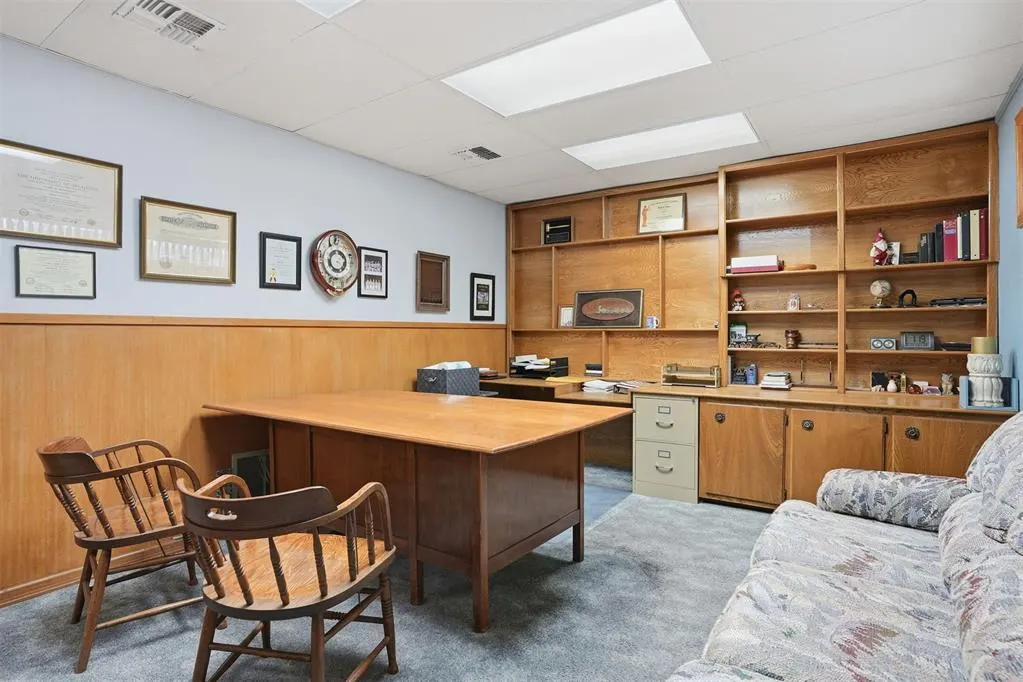 Photo 11 — 115 N Jefferson Avenue, Elk City, OK 73644