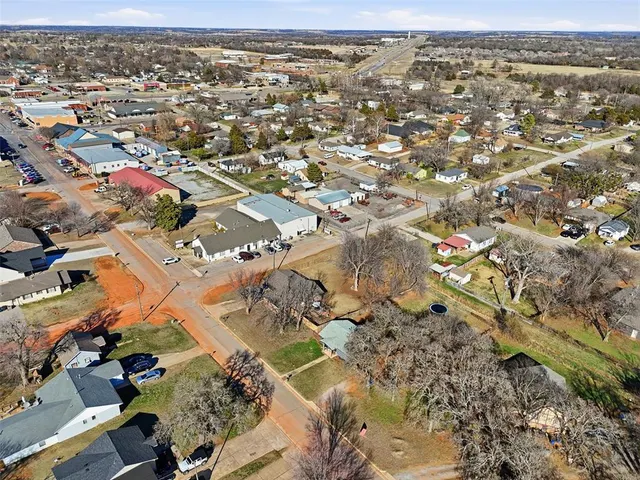 Photo 6 — 306 S Main Street, Blanchard, OK 73010