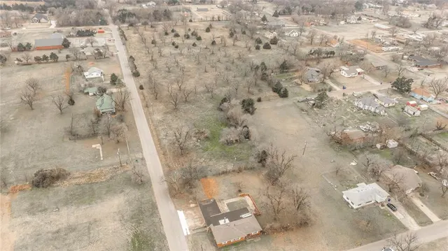 Photo 2 — 1923 E Perkins Avenue, Guthrie, OK 73044