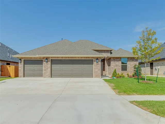 Photo 2 — 5013 Vine Cliff Road, Mustang, OK 73064