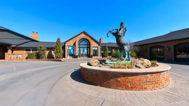 Photo 2 — 184 W Meacham Road, Clinton, OK 73601