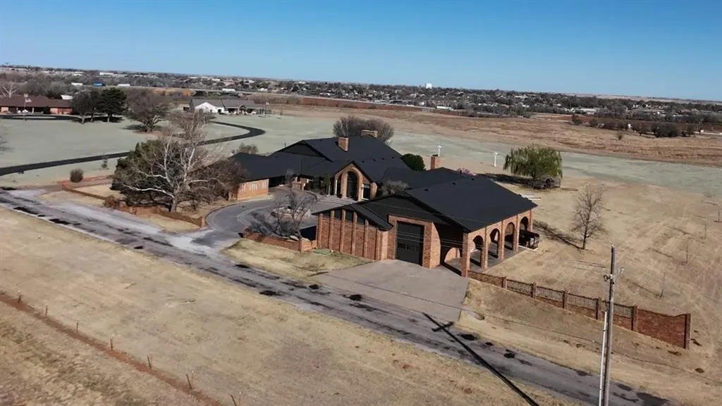 Photo 37 — 184 W Meacham Road, Clinton, OK 73601