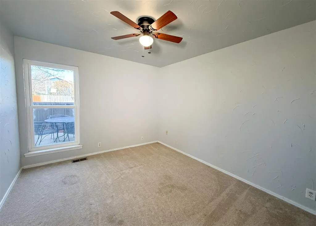 Photo 14 — 4715 Hemlock Lane, Oklahoma City, OK 73162