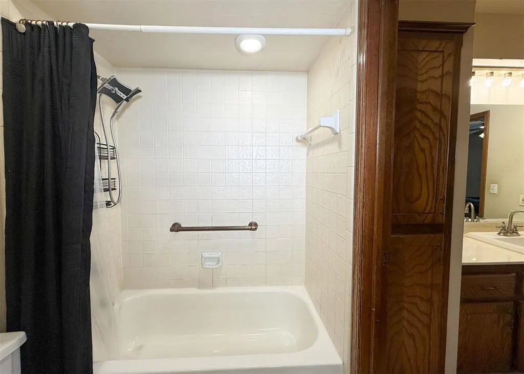 Photo 21 — 4715 Hemlock Lane, Oklahoma City, OK 73162