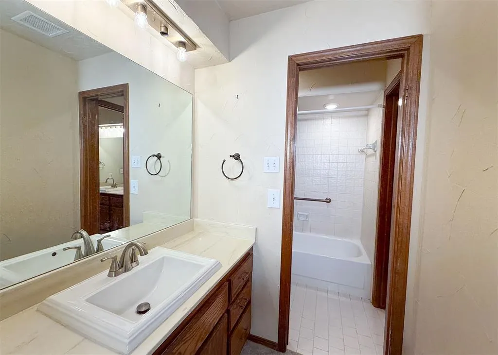 Photo 23 — 4715 Hemlock Lane, Oklahoma City, OK 73162