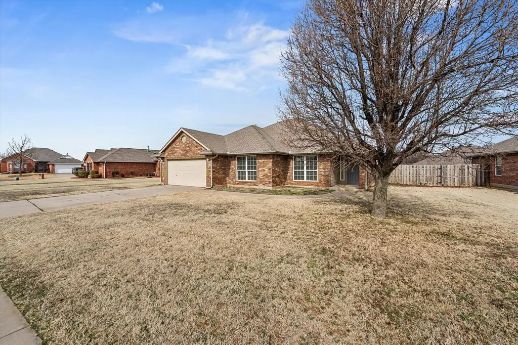 Photo 2 — 429 Bright Angel Trail, Edmond, OK 73003