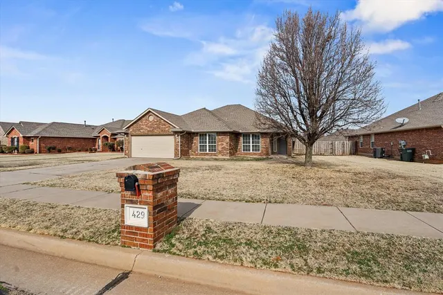 Photo 3 — 429 Bright Angel Trail, Edmond, OK 73003