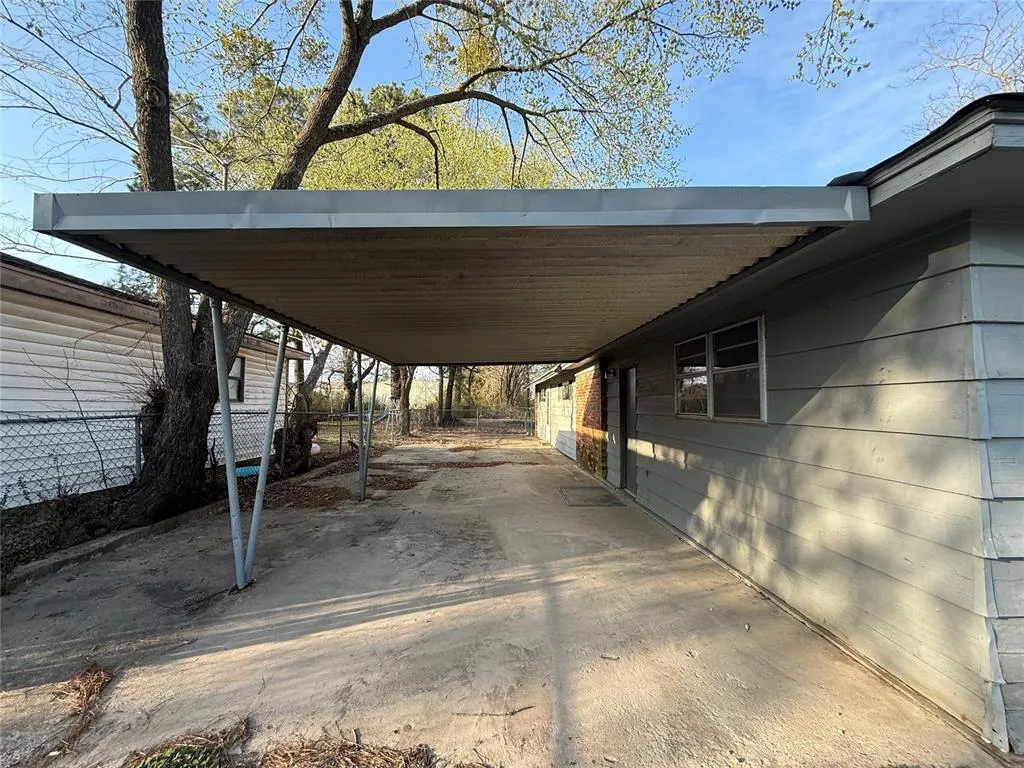 Photo 3 — 103 SW Hayes Street, Idabel, OK 74745