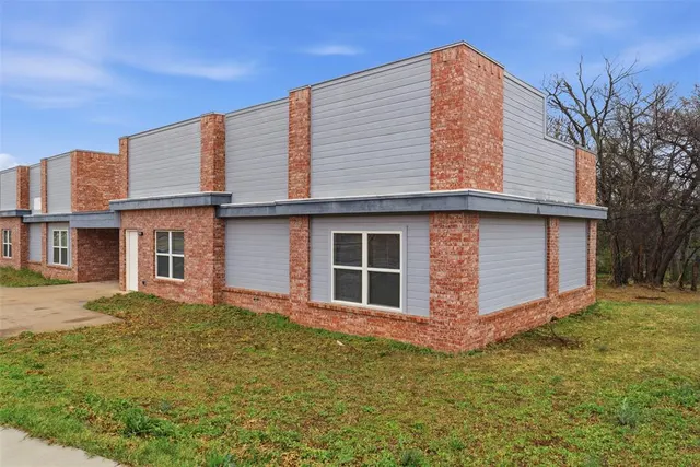Photo 4 — 1300 NE 10th Street, Oklahoma City, OK 73117