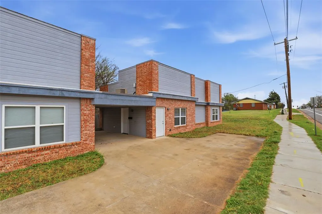 Photo 5 — 1300 NE 10th Street, Oklahoma City, OK 73117