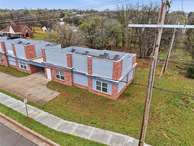 Photo 6 — 1300 NE 10th Street, Oklahoma City, OK 73117