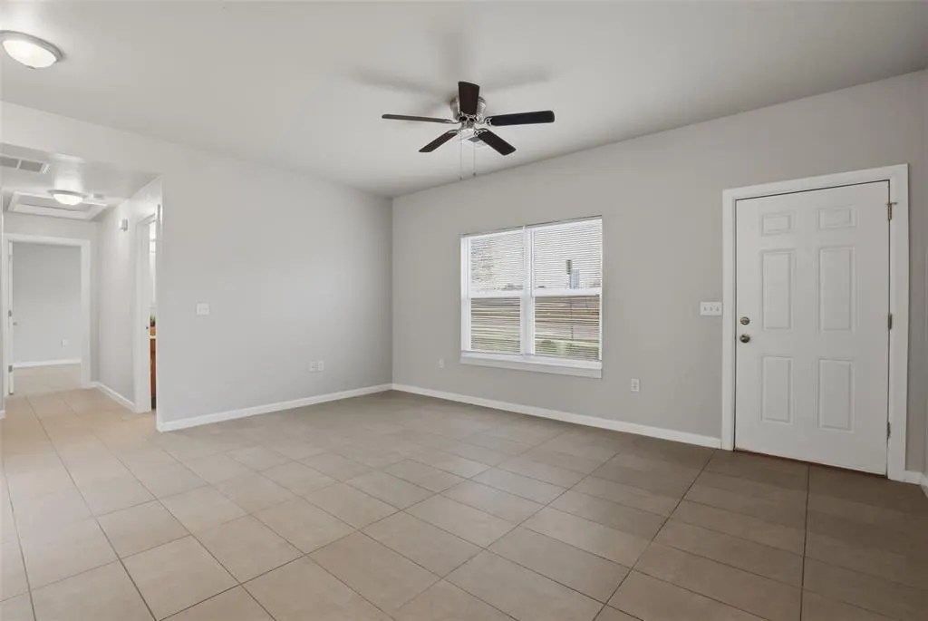 Photo 13 — 1300 NE 10th Street, Oklahoma City, OK 73117