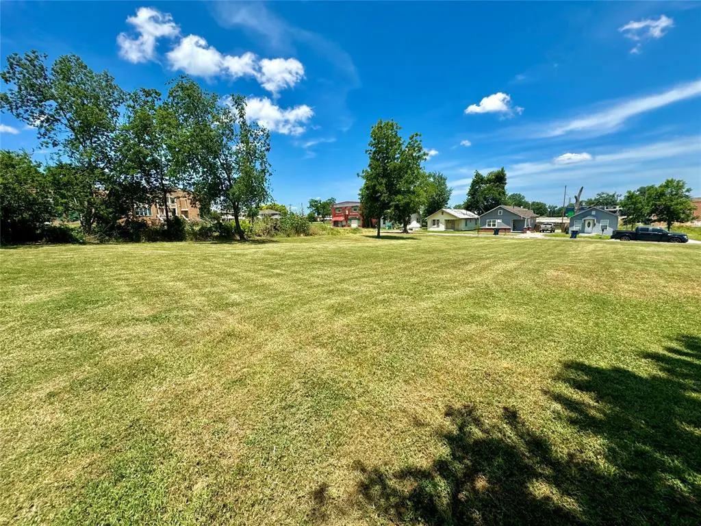 Photo 2 — 423 N Park Street, Seminole, OK 74868