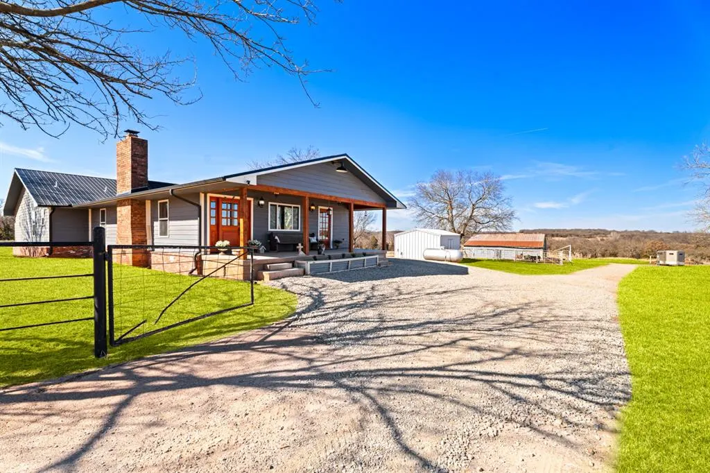 Front exterior — 337616 E 1010, Meeker, OK 74855