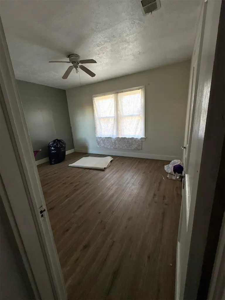 Photo 7 — 717 SW 25th Street, Oklahoma City, OK 73109