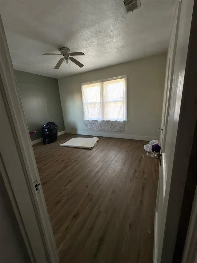 Photo 7 — 717 SW 25th Street, Oklahoma City, OK 73109