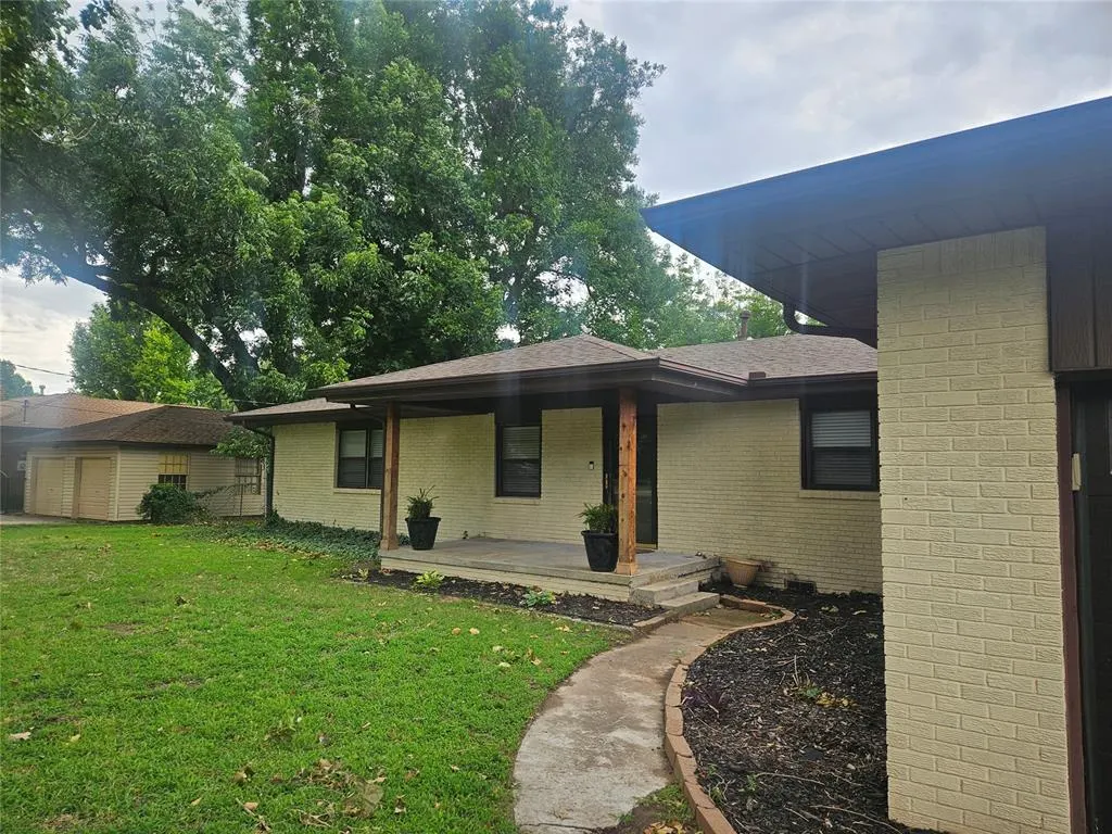 Photo 2 — 7700 NW 39th Street, Woodlawn Park, OK 73008