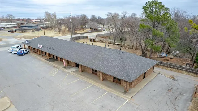 Photo 4 — 1112 N Washington Street, Weatherford, OK 73096