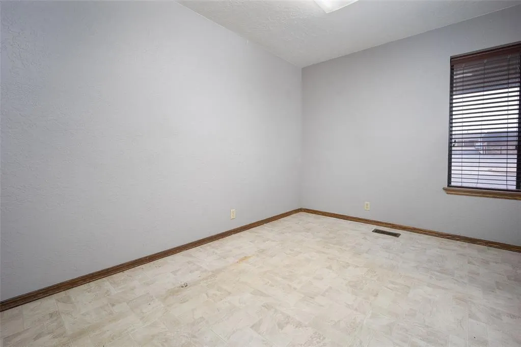 Photo 18 — 1112 N Washington Street, Weatherford, OK 73096