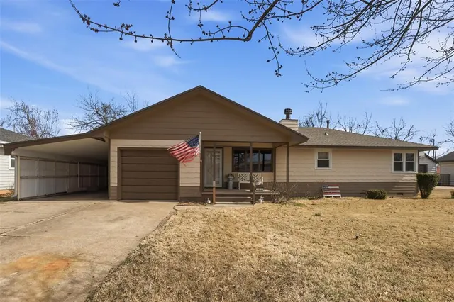 Front exterior — 306 S 2nd Street, Tonkawa, OK 74653
