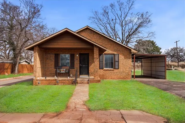 Front exterior — 422 N Washington Avenue, Elk City, OK 73644
