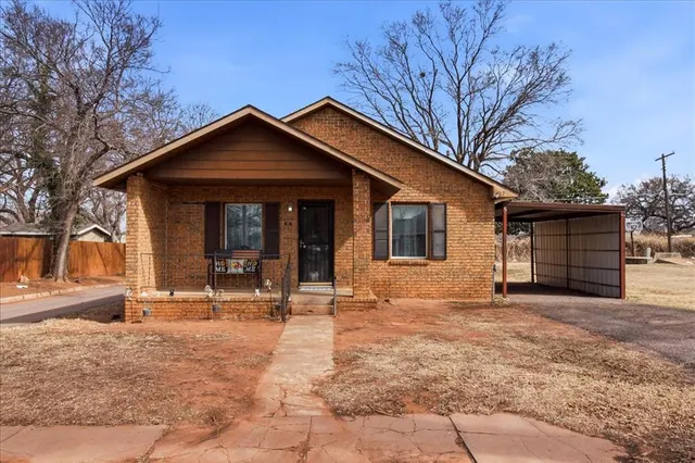 Photo 2 — 422 N Washington Avenue, Elk City, OK 73644