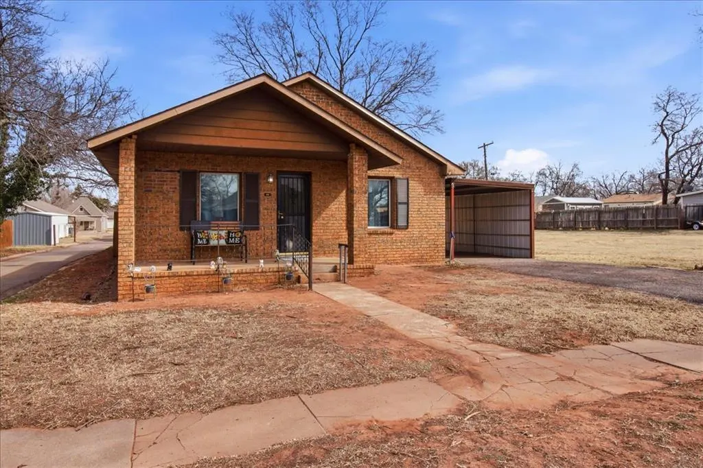 Photo 3 — 422 N Washington Avenue, Elk City, OK 73644