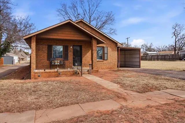 Photo 3 — 422 N Washington Avenue, Elk City, OK 73644
