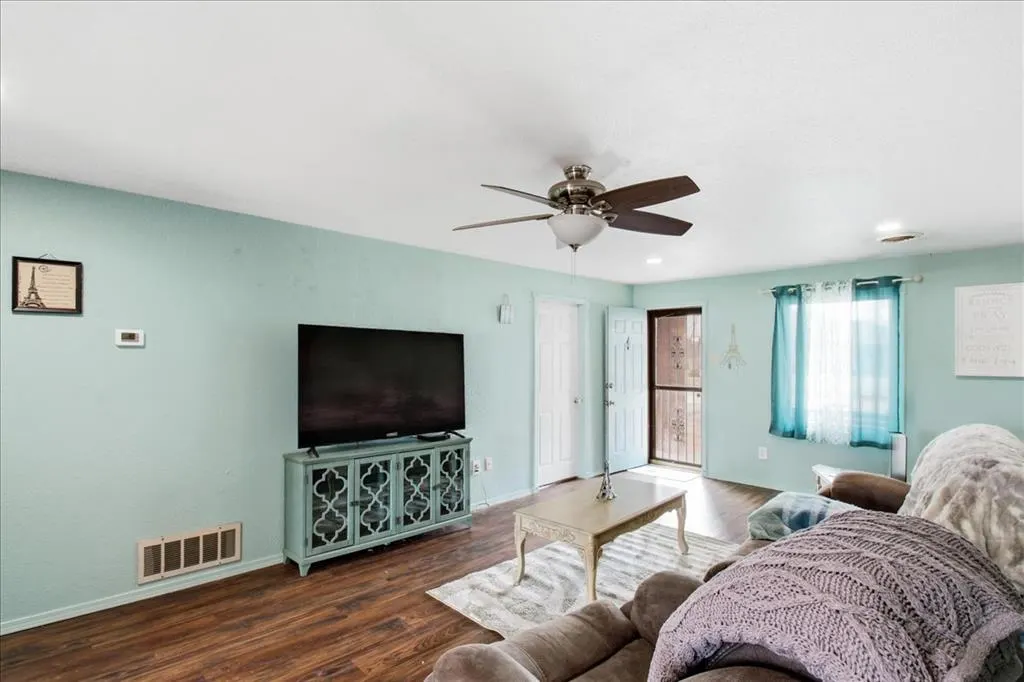 Photo 5 — 422 N Washington Avenue, Elk City, OK 73644