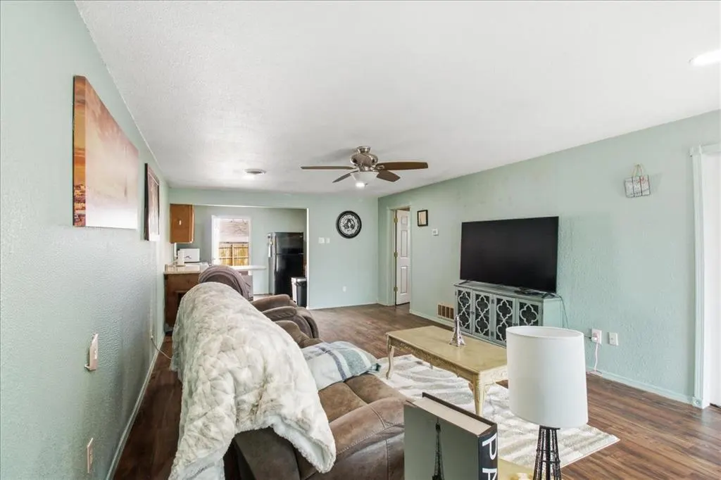 Photo 7 — 422 N Washington Avenue, Elk City, OK 73644