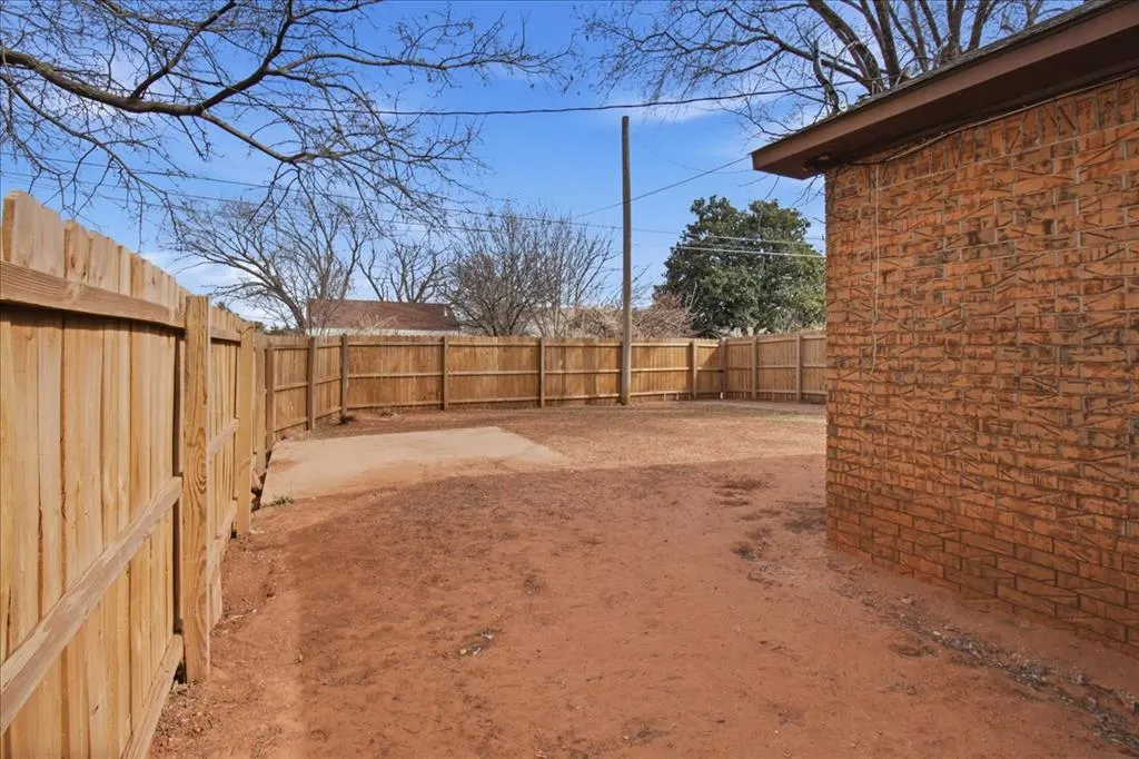 Photo 26 — 422 N Washington Avenue, Elk City, OK 73644