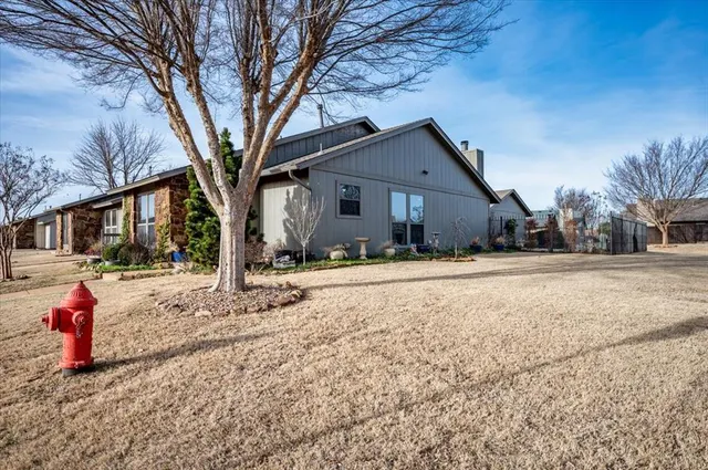 Photo 2 — 10201 Shadowview Drive, Oklahoma City, OK 73159