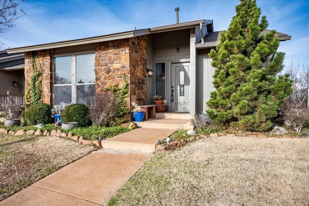 Photo 4 — 10201 Shadowview Drive, Oklahoma City, OK 73159