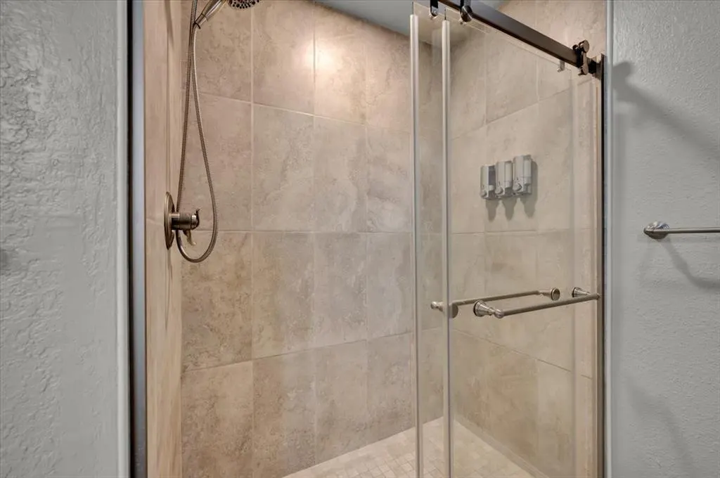 Photo 16 — 10201 Shadowview Drive, Oklahoma City, OK 73159