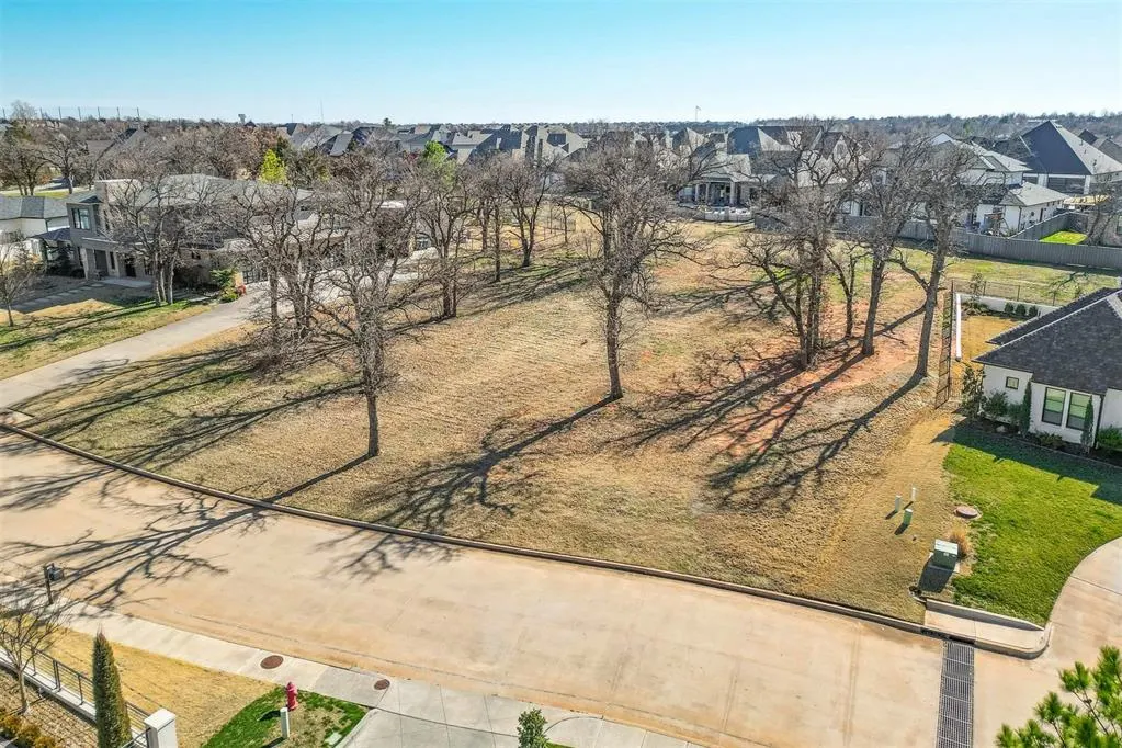 Photo 2 — 6525 Gold Cypress Drive, Edmond, OK 73025