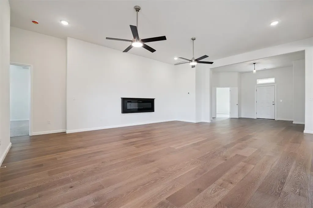 Photo 6 — 13500 Carlisle Crossing Drive, Yukon, OK 73099