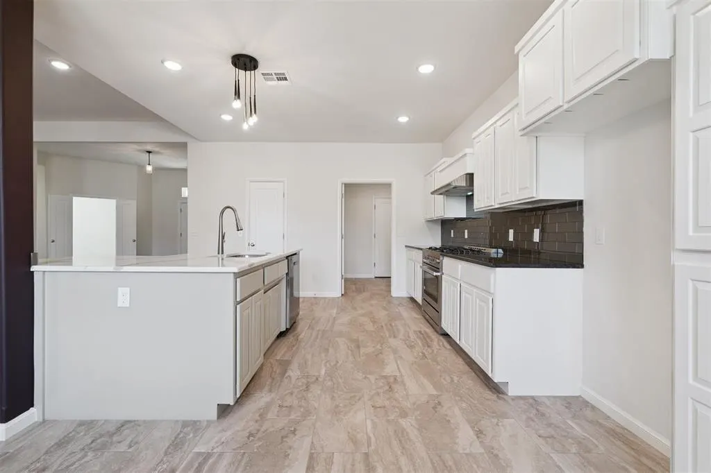 Photo 11 — 13500 Carlisle Crossing Drive, Yukon, OK 73099