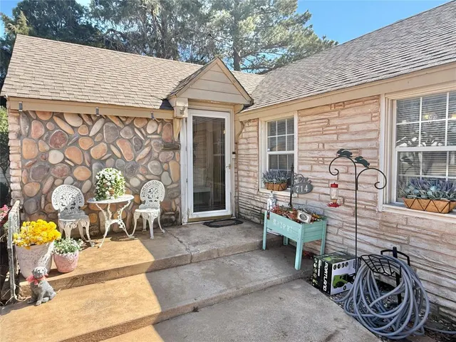 Photo 3 — 714 E Cypress Street, Altus, OK 73521