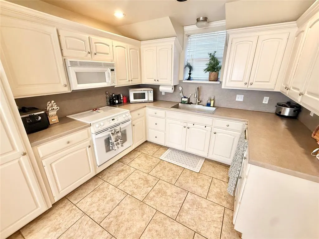 Photo 12 — 714 E Cypress Street, Altus, OK 73521